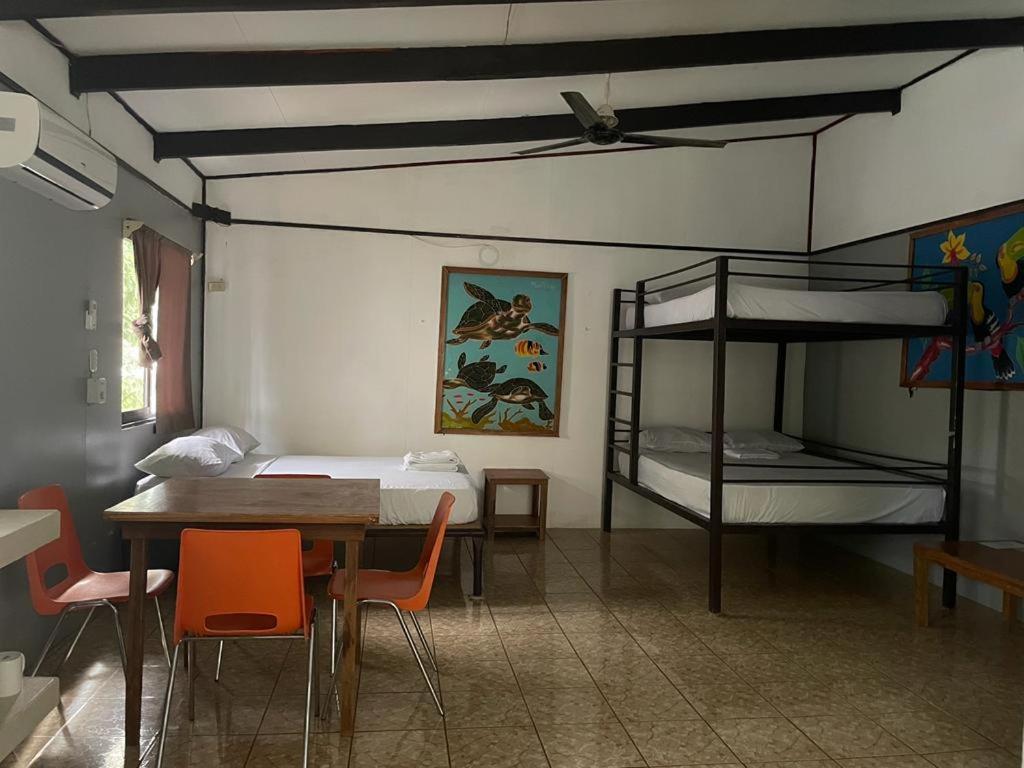 Be My Guest Cabinas Puerto Viejo de Talamanca Ngoại thất bức ảnh