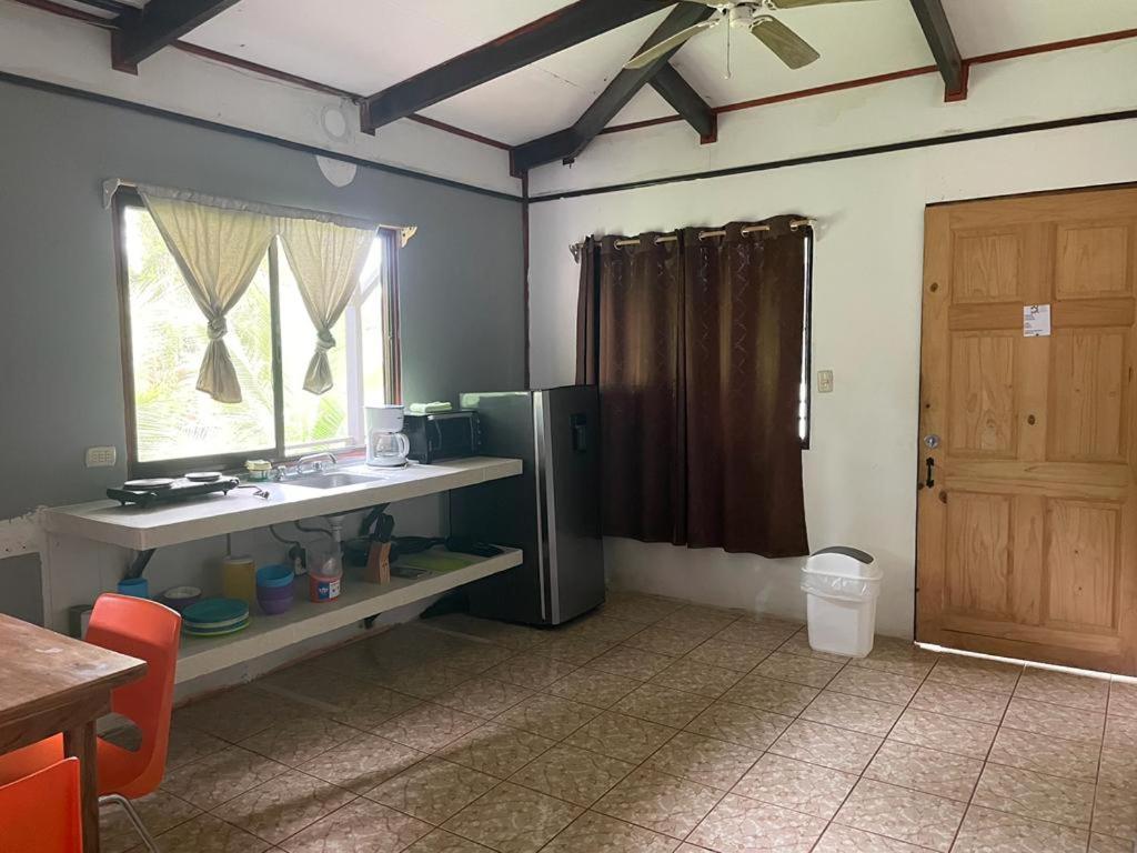 Be My Guest Cabinas Puerto Viejo de Talamanca Ngoại thất bức ảnh