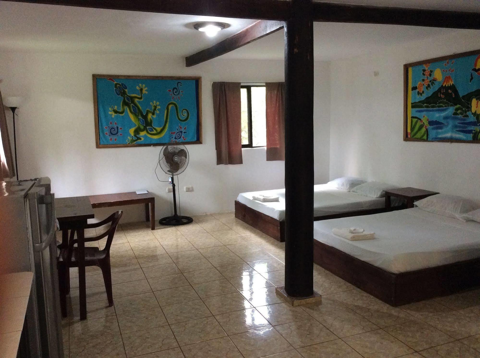 Be My Guest Cabinas Puerto Viejo de Talamanca Ngoại thất bức ảnh