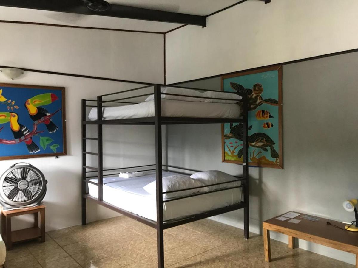 Be My Guest Cabinas Puerto Viejo de Talamanca Ngoại thất bức ảnh